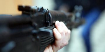 На Одещині чоловіка виманили з квартири й застрелили у підʼїзді