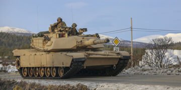 Американські танки Abrams вже розсікають на передовій в Україні. ВІДЕО