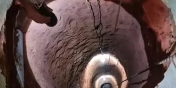 Наснилося золото: чоловік упав у 40-метрову яму, яку викопав у себе на кухні