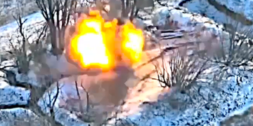 Завітав в траншею до окупантів: в ЗСУ показали роботу українського дрона “Мамонт”. ВІДЕО