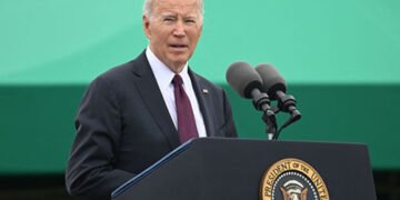 Прогноз FT на 2024 рік: Байден переможе Трампа, а Україні продовжать допомагати