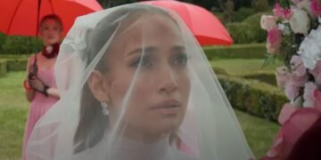 Дженніфер Лопес представила новий кліп Can’t Get Enough у сексуальній сукні відомого українського дизайнера 