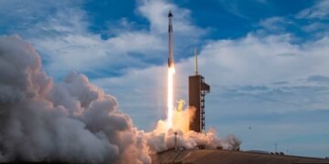 Спутниковые смартфоны и запуск большого корабля. Что планирует SpaceX на 2024 год