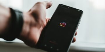 Как видеть меньше российского контента в Instagram и Facebook