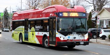 Китай догоняет и перегоняет. Что известно о китайской автокомпании BYD, обогнавшей Tesla