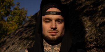 Відомий ведучий розповів про проблеми з наркотиками: “Сидів біля парадного обдовбаний”