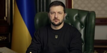 “Показує артиста в його найкращому і найгіршому вигляді”. Сьогодні вийшла книга Саймона Шустера про Зеленського – Bloomberg публікує уривки з неї