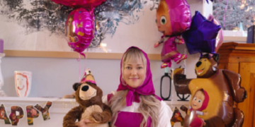 Пропаганда в дії. Головна героїня “Величного століття” Мер’єм Узерлі відзначила день народження дочки в стилі “Маші та Ведмедя”. ФОТО