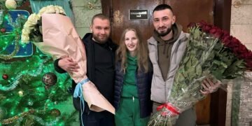 Разом пройшли бої за Маріуполь і неволю. Звільнена з полону медикиня Галина Федишин заручилася з коханим-морпіхом