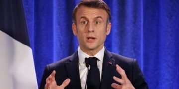 Макрон призвал страны ЕС продолжать оказывать помощь Украине
