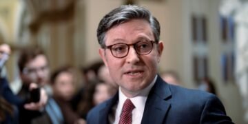 Спикер Майк Джонсон: Палата представителей заблокирует достигнутое в Сенате соглашение по охране границы