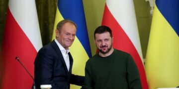 Туск в Киеве: война между Украиной и Россией – это борьба между добром и злом
