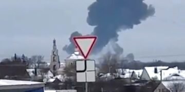 В Белгородской области упал российский военно-транспортный самолет ИЛ-76, предположительно, с украинскими пленными на борту