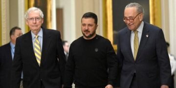 Зеленский призвал украинцев перехватить инициативу и определить исход войны
