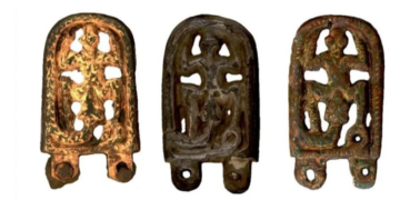 Знайдена археологами в Чехії середньовічна пряжка з жабою виявилася язичницьким символом. ФОТО