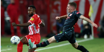 Народився через чотири роки після смерті матері. Півзахисник збірної Габона потрапив у скандал через дивні документи