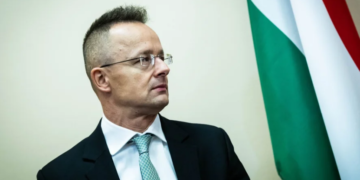 Очільнику МЗС Угорщини надійшли погрози смертю, які були написані українською – ЗМІ