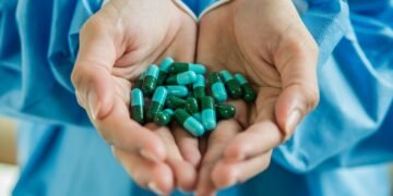 Вчені створили новий антибіотик, який здатен боротись зі смертоносною супербактерією