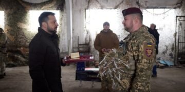 Зеленский посетил боевые позиции в районе Купянска
