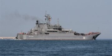 Украина нанесла удар по российскому десантному кораблю «Цезарь Куников»