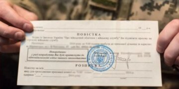 Уклонисты в Польше в шоке. Кто организовал раздачу повесток? ВИДЕО