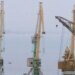 Обломки российского десантного корабля «Новочеркасск» поднимают со дна. ФОТО