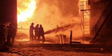 Беспилотники атаковали нефтебазу в Курской области РФ. ВИДЕО