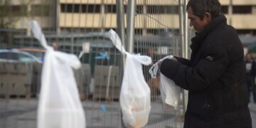 В России будут штрафовать за бесплатную раздачу просроченной еды