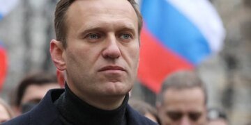 Кремль не будет заниматься передачей тела Навального семье