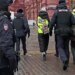 В Москве полиция задержала журналистов на акции жен мобилизованных. ВИДЕО