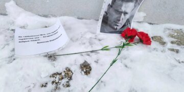 Соратники Навального заявили, что его тело отдали матери
