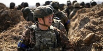 Обстановка на многих направлениях фронта крайне сложная: заявление Сырского