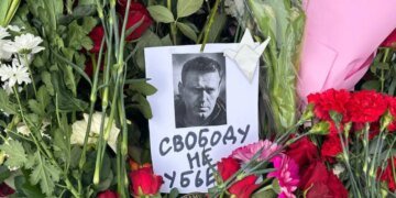 В России ритуальным агентствам запрещают устраивать прощание с телом Навального