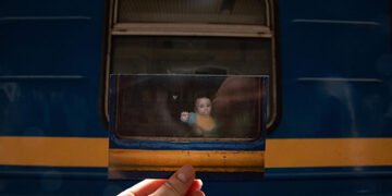 “Плач жінки, очі тата, сльози бабусі”: “Укрзалізниця” зворушила мережу постом у другу річницю вторгнення РФ. ФОТО