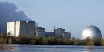 У Франції на атомній електростанції сталась пожежа: зупинено два реактори