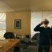 Тим Кук позировал в гарнитуре Apple Vision Pro на обложке Vanity Fair – фото