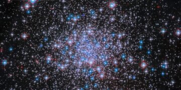 Телескоп Хаббл показал новое изображение шарового скопления звезд – фото