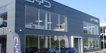 BYD против Tesla. Как происходит большое противостояние электромобильных брендов