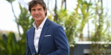 Том Круз офіційно підтвердив роман з російською моделлю: актор “регулярно ночує” в її розкішній квартирі в Лондоні