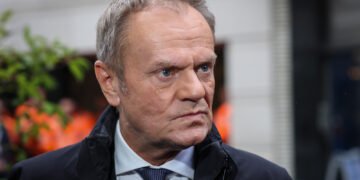 Туск відреагував на пропутінський плакат на протесті фермерів біля кордону