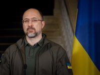Украина не продает свое зерно на польский рынок в последние 5 месяцев, украинское зерно идет транзитом – Шмыгаль на границе