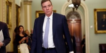 Сенатор Марк Уорнер: Украина продемонстрировала потрясающую готовность и способность воевать