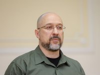 С точки зрения военной оборонной поддержки финансами, оружием и технологиями от партнеров Украина имеет перспективу на 10 лет – Шмыгаль