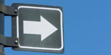 На дорогах з’явилися нові знаки: що вони означають і як діяти українським водіям
