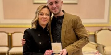 Прем’єр-міністерка Італії Джорджа Мелоні зізналася в любові “Антитілам” і заспівала приспів “Фортеці Бахмут”