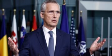 Столтенберг: Члены НАТО должны увеличить помощь Украине