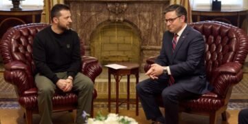 Обращение Зеленского к спикеру Джонсону: поддержка США имеет жизненно важное значение для Украины