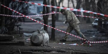Россия нанесла ракетный удар по Киеву. Есть раненые и разрушения
