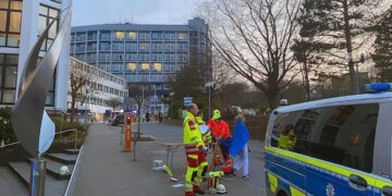 Неизвестный захватил заложников в больнице: первые подробности