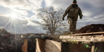 Украина не подготовила линии обороны за Авдеевкой: теперь бойцы копают, ломая спины